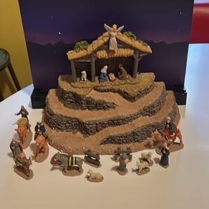 Lemax Nativity Scene with Multicolor Figurines